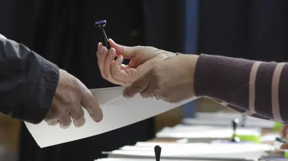 A primit bani ca să meargă să voteze la referendum. Ce a urmat?
