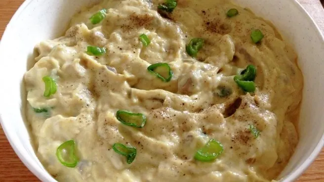 Cum să prepari salata de vinete. Cu ce poți să înlocuiești maioneza. Are un gust mai bun și este mult mai sănătoasă