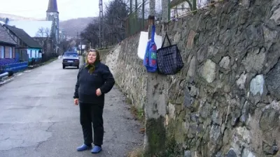 Satul fără hoţi din România. Aici localnicii lasă pungile cu bani în gard