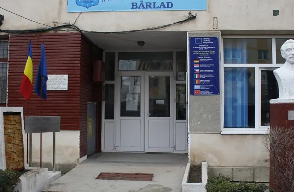 Caz şocant la Bârlad, doi preşcolari au încercat să-şi bage un coleg cu capul în toaletă