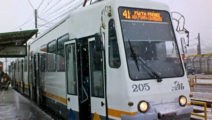 Tramvaiul 41, blocat miercuri dimineaţă