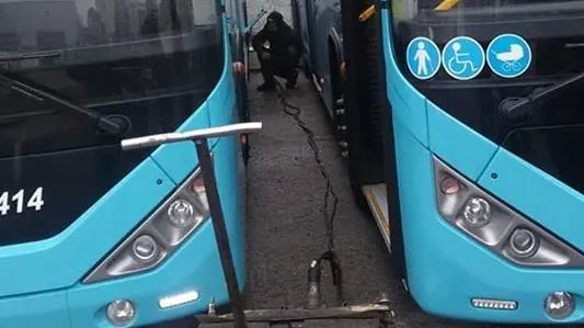 Noi probleme pentru autobuzele Otokar din București? Poza care s-a viralizat pe Facebook