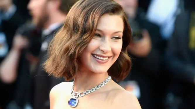 Bella Hadid şi-a deschis frigiderul. Ce mănâncă un model Victoria’s Secret 
