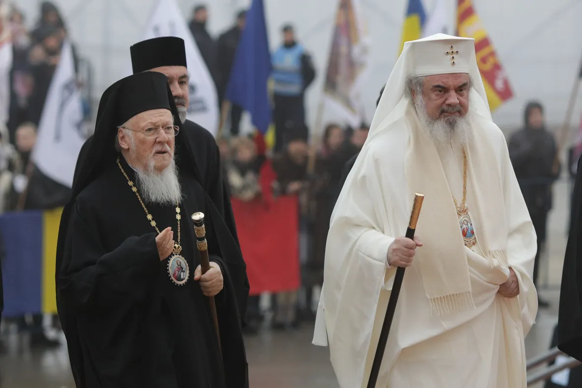 Cum este atacată Biserica Ortodoxă Română de o rețea de informații. Vizați au fost Patriarhul Daniel și Arhiepiscopul Teodosie