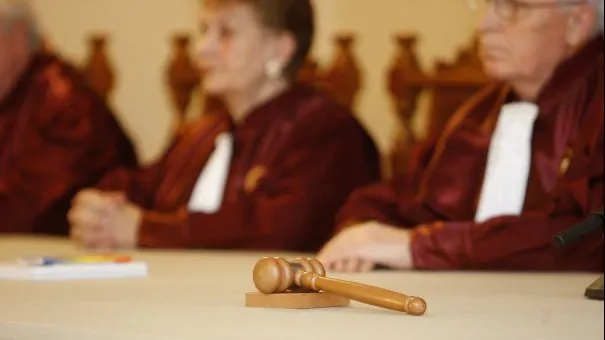 Legea care sufocă ONG-urile, respinsă de CCR 
