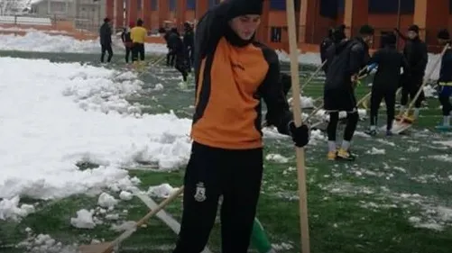 Ceahlăul Piatra Neamţ a chemat locuitorii oraşului la stadion, pentru a ajuta la deszăpezire