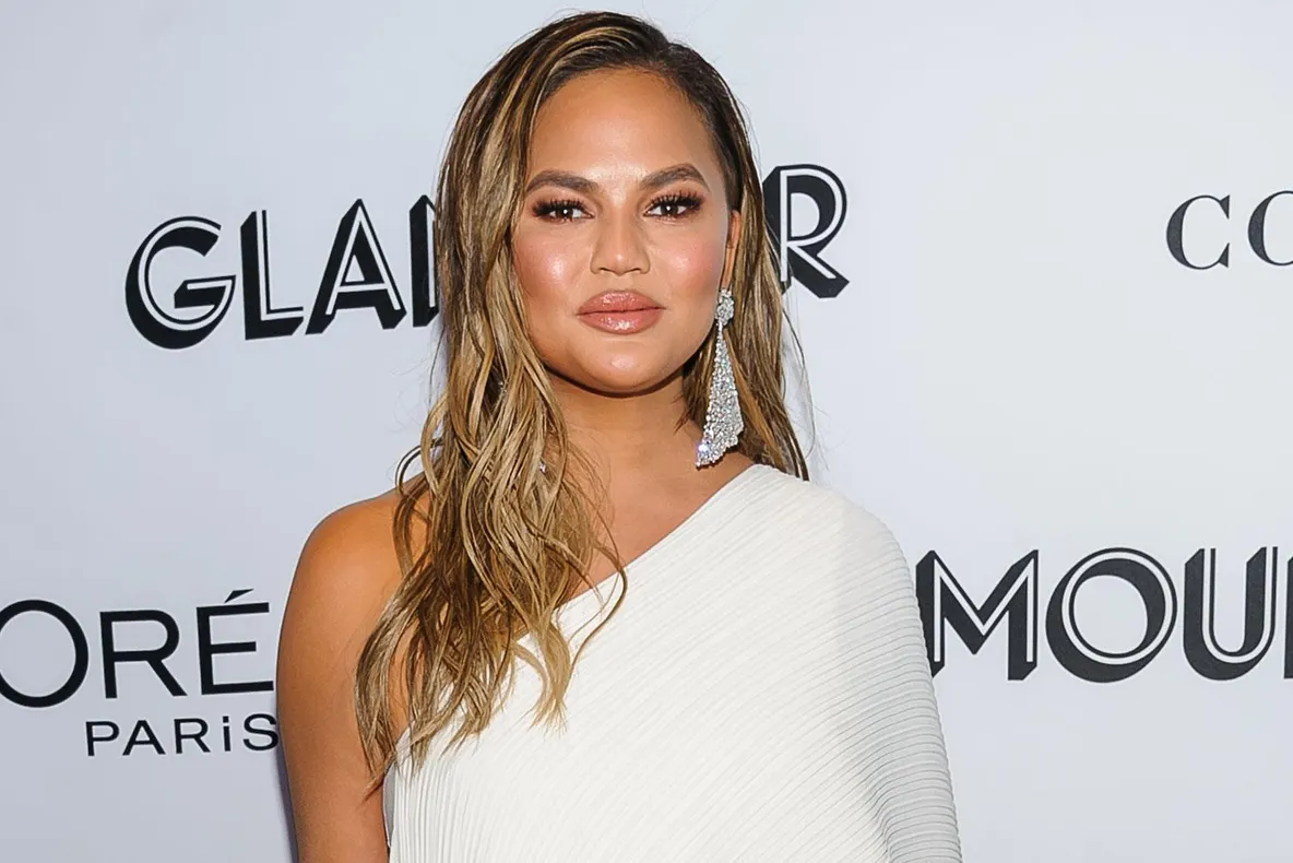 Defectul pe care Chrissy Teigen îl ascunde tot timpul cu Photoshop