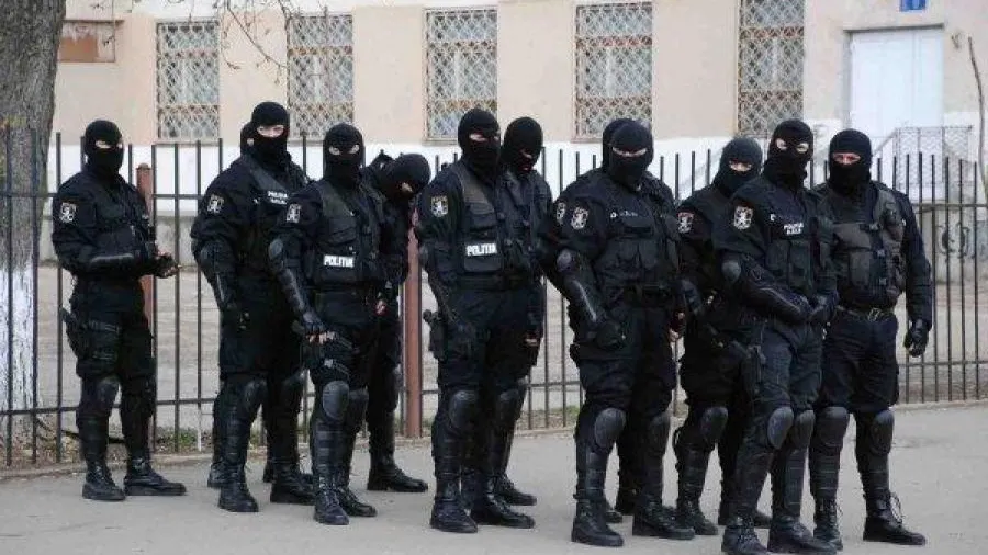 Percheziţii DIICOT într-un dosar de trafic de persoane şi proxenetism