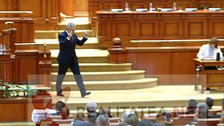 Florin Iordache, semne obscene către Opoziție, în Parlament. UPDATE Explicație zeflemitoare