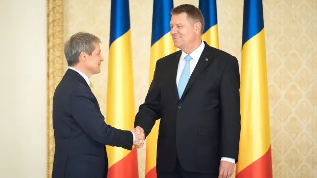Schisma din Opoziţie, Cioloş îi dă brânci lui Iohannis?!