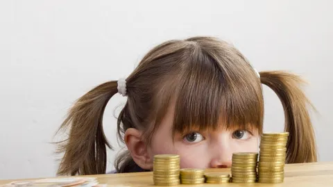 Guvernul a aprobat mecanismul de economisire pentru copii - Junior Centenar