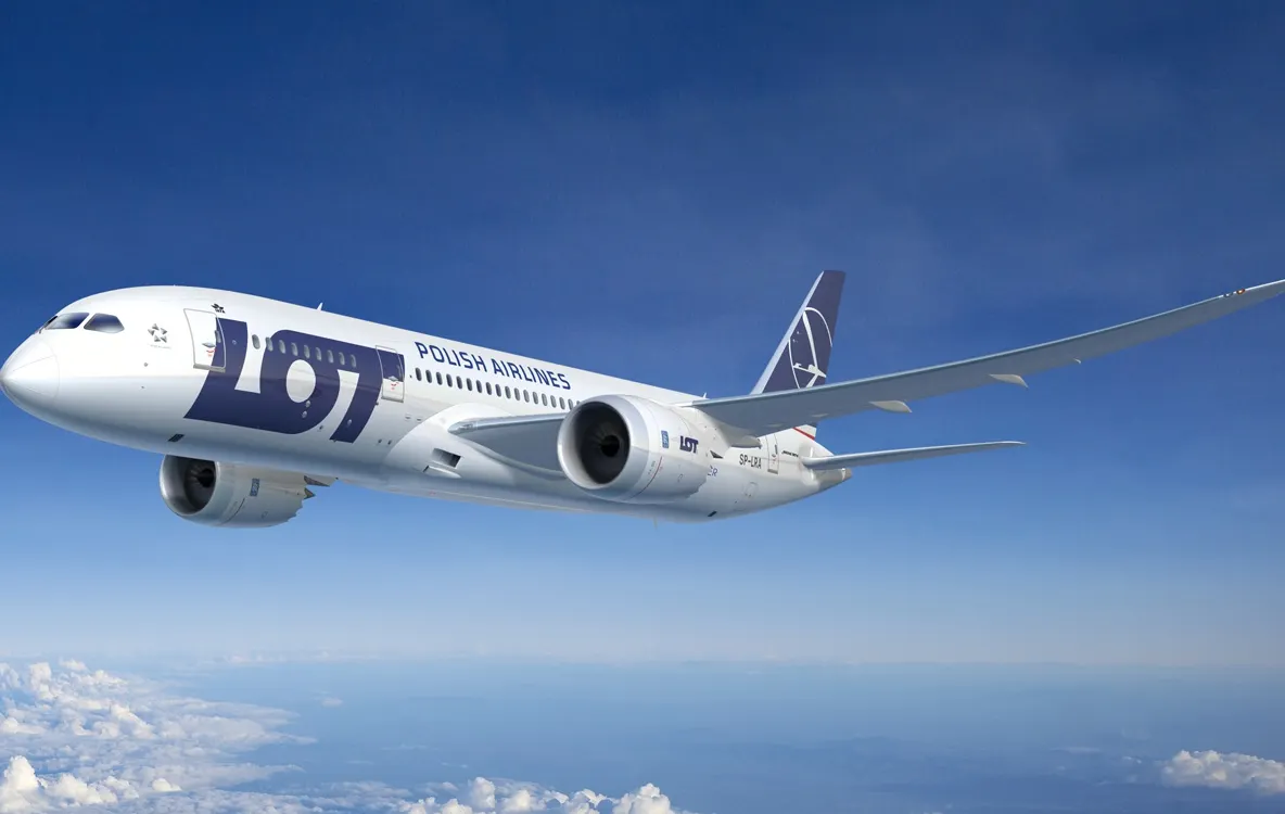 Incredibil! Pasagerii unui avion polonez au strâns bani pentru a cumpăra o piesă care se stricase