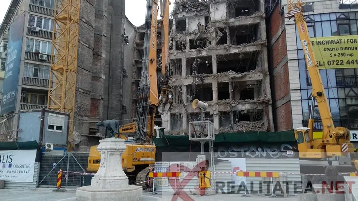 O clădire-simbol din comunism, aproape demolată. Ce-a mai rămas
