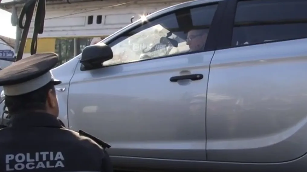 DETERMINARE. Un severinean s-a ținut de mașina ridicată de ”hingheri” până a primit-o înapoi