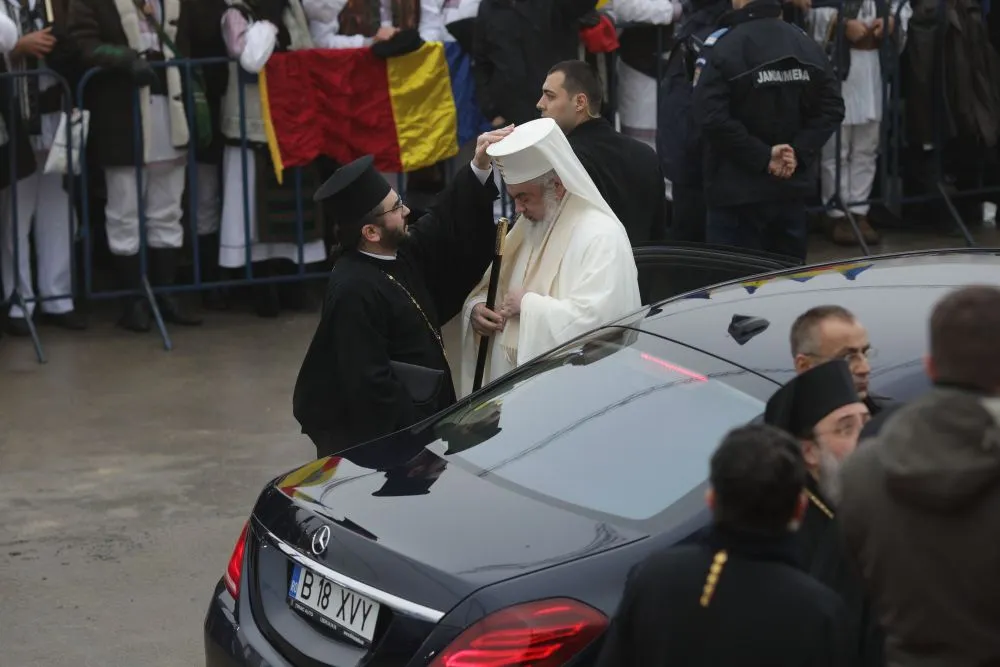 Patriarhul Daniel s-a plimbat la Catedrală în mașina SPP-ului