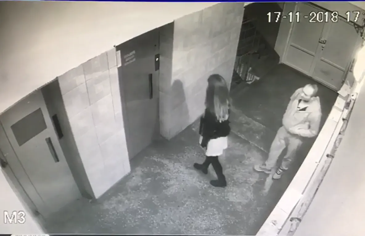 Tânără tâlhărită în scara unui bloc din Alba Iulia. Suspectul a fost reținut! VIDEO