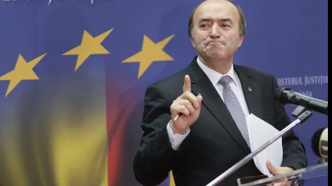 Tudorel Toader, atac la Cristina Tarcea