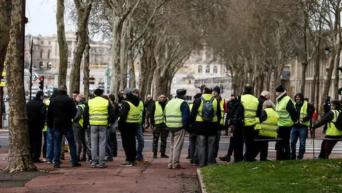 FRANȚA. Un nou protest al vestelor galbene, cu mobilizare redusă: un om a murit