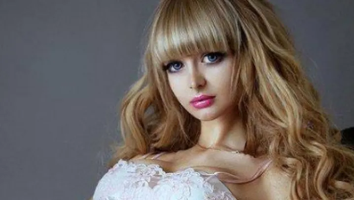 Coşmar pentru rusoaica "Barbie": ţinută cu forţa în casă de părinţi. Să vezi cum arată fără haine!