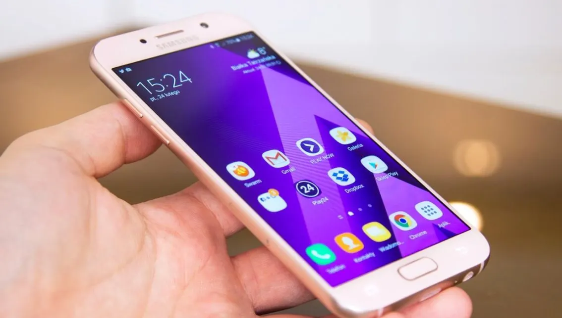 eMAG – Telefoanele Samsung au reduceri de 20%. Ofertele se epuizeaza rapid
