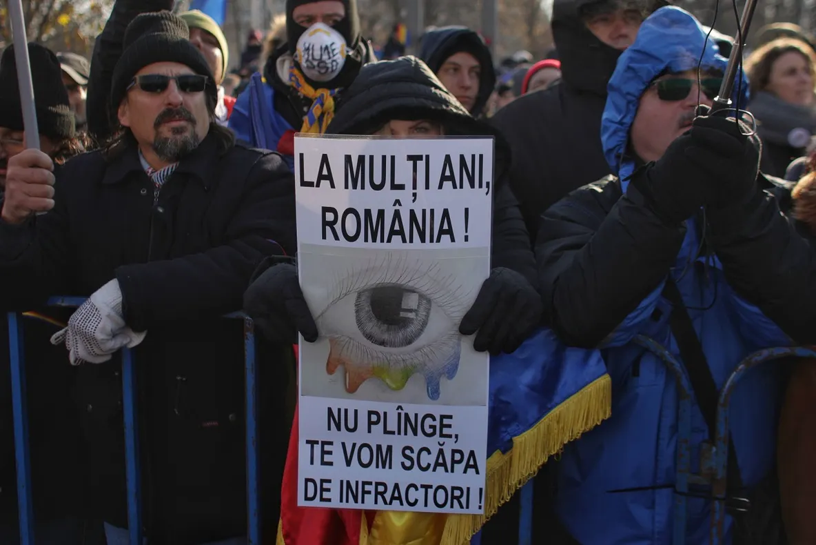 Jandarmeria, huiduită la parada din Capitală. Patru spectatori, duși la secție și AMENDAȚI