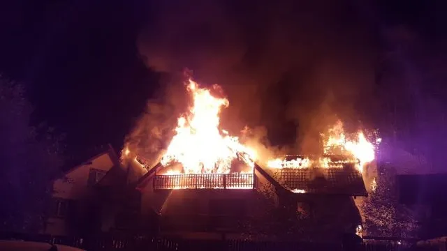 ALERTĂ! Incendiu puternic într-o zonă turistică din România