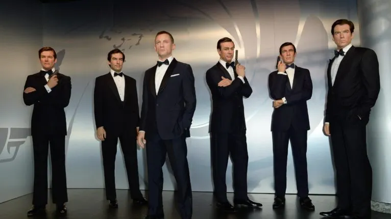 James Bond suferă de alcoolism sever și are nevoie de ajutor specializat