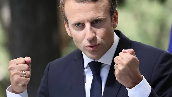Macron, o primă reacţie despre "vestele galbene": Când există ură, există şi o nevoie de iubire
