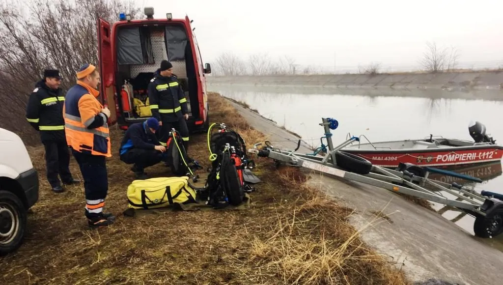 Descoperire şocantă. Fata de 16 ani care s-a aruncat în Bistriţa, găsită lângă un alt cadavru