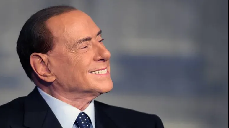 Berlusconi a fost internat într-un spital din Milano, fiind diagnosticat cu dublă pneumonie în fază incipientă