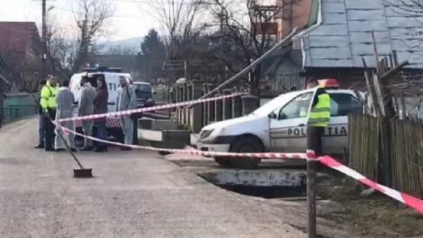 Caz șocant în Bacău. Mamă și fiu găsiți morți în casă, cu fețele mâncate de animale
