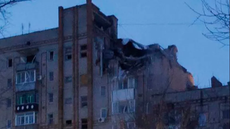 Explozie puternică la un bloc de locuințe din Rusia. Morți și prinși sub dărâmături