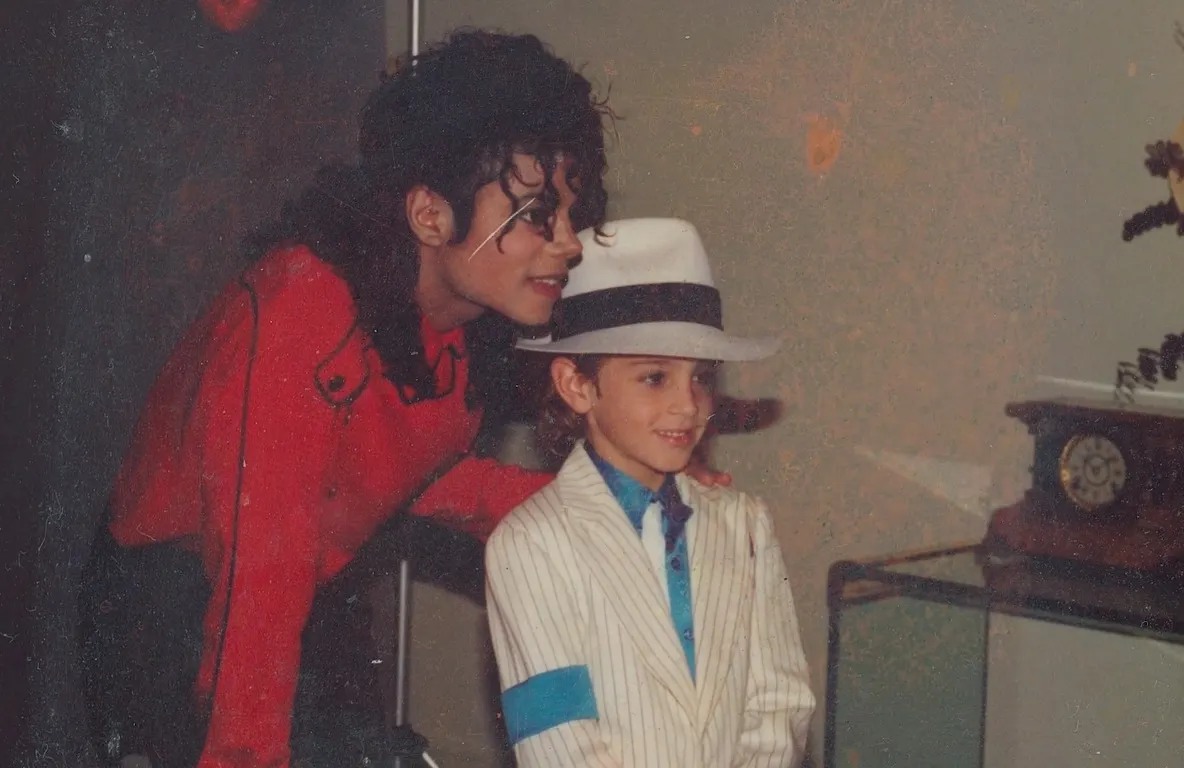 Michael Jackson, acuzat de abuzuri sexuale și la 10 ani după moarte, în filmul Leaving Neverland