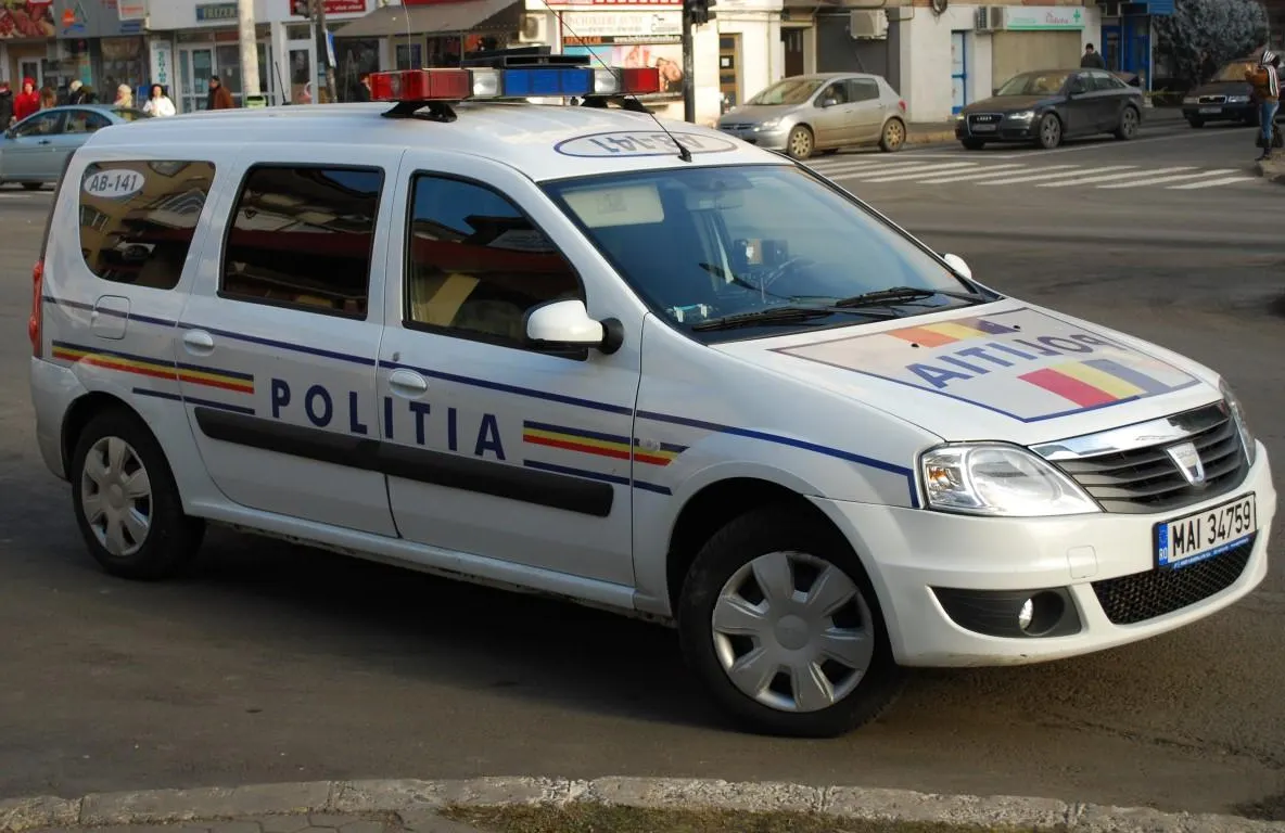 Poliţistul Bogdan Bănică, după ce a aflat salariul unui infirmier: "Mi-am cumpărat o găleată cu mop"