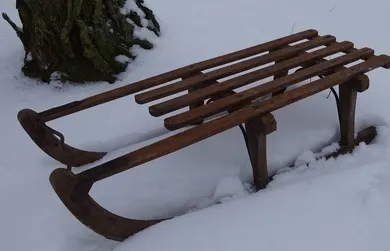 Copil mort la săniuș, după ce a fost lovit de o mașină