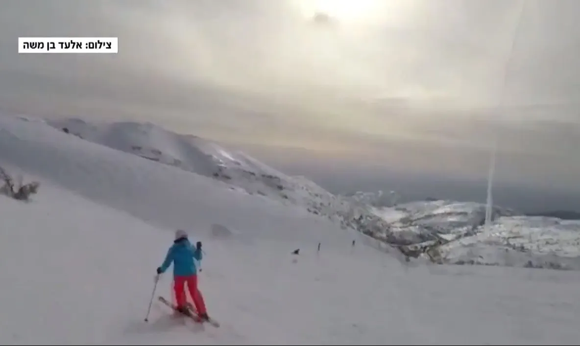 Vacanță și război. Video ireal: schiorii, uluiți de o rachetă lansată de la baza pârtiei, în Israel