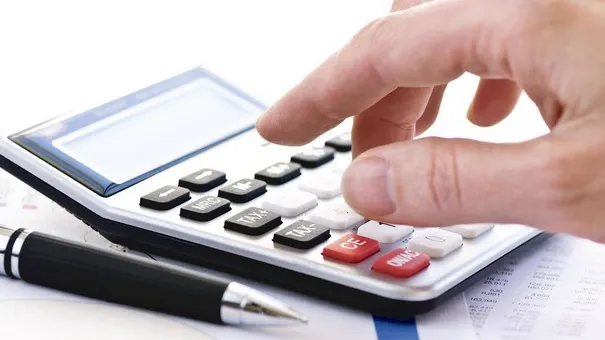 O nouă taxă intră în vigoare duminică. Ce contribuabili vor trebui să o plătească