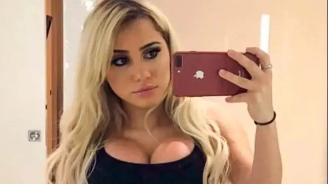 Bomba sexy, arestată după ce a aruncat scaune pe geam de la etajul 45