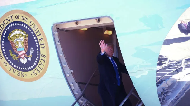 A început! Trump a ajuns la Hanoi. Ce va urma acolo 