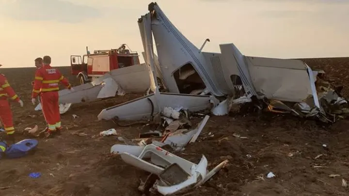 Avion prăbușit la Tuzla. O persoană a murit și alta este rănită. Imagini de la locul accidentului