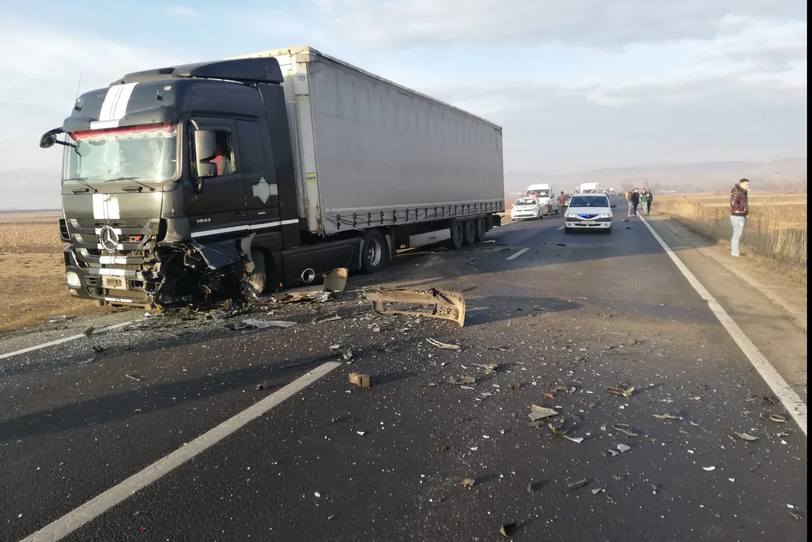 Accident grav pe DN1, la Avrig, cu două victime. Una dintre ele, în stare de inconștiență