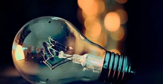 ANRE o dă la întors. Consumatorii casnici pot schimba contractele de energie electrică până pe 31 martie