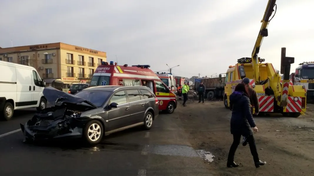 Accident în lanț, la Bistrița-Năsăud: 4 mașini spulberate, 8 victime