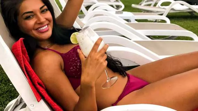 Elena Ionescu, fosta Mandinga, aproape goală pe net