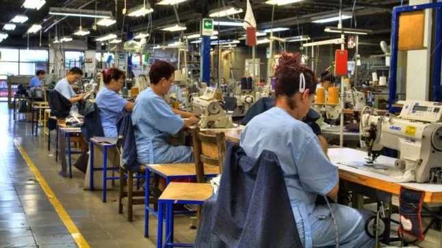Fabrică de confecții din Hunedoara, închisă. Jumătate dintre angajați au  Covid-19