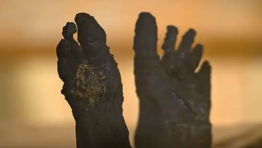 Cum arată Tutankhamon? Imagini cu faraonul mumificat publicate la 9 ani după restaurarea mormântului