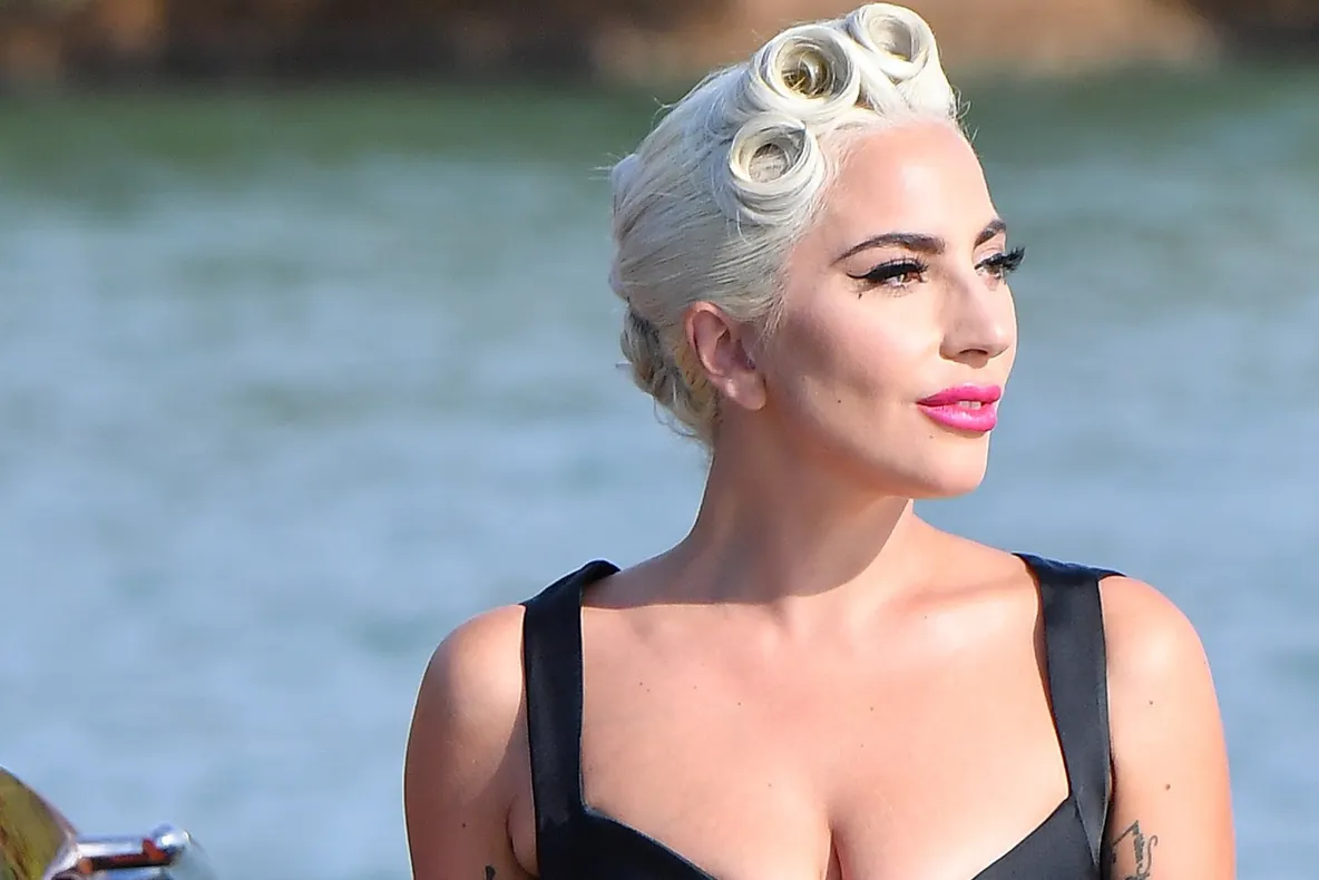 Cum arăta Lady Gaga la începutul anilor 2000