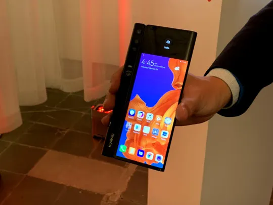 Huawei concurează cu Samsung. Lansează Mate 5 la prețul de 2300 de euro 