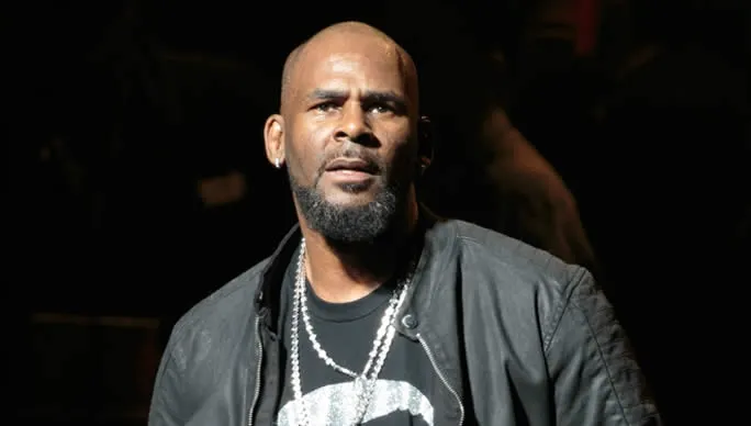 Riscă ani grei de închisoare. R Kelly pledează nevinovat. Cauțiune uriașă 