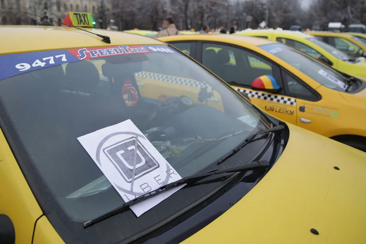 Guvernul cedează în fața taximetriștilor. Va da OUG care elimină aplicațiile de tip taxi